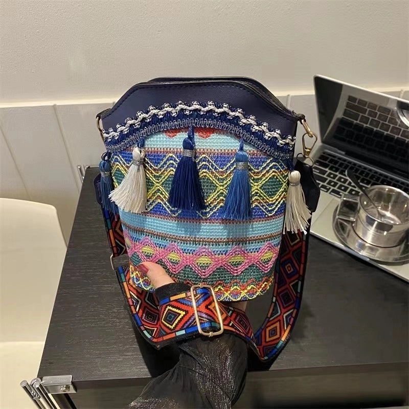 Women’s Medium Special Geometric Basic Ethnic Style Tassel Bucket Zipper Bucket Bag