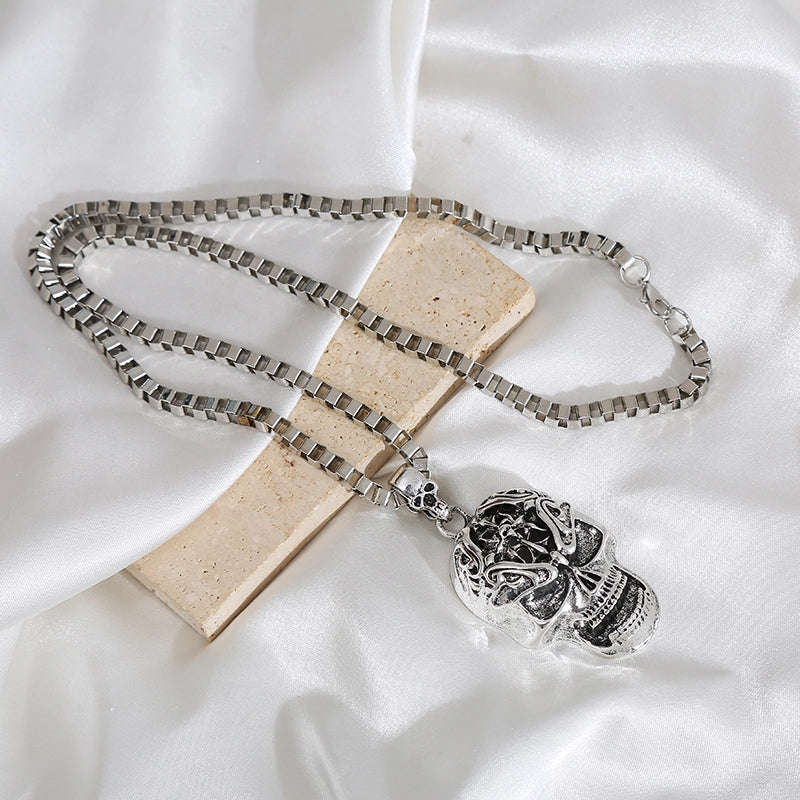 Exaggerated Funny Skull Alloy Hollow Out Carving Halloween Men’s Pendant Necklace