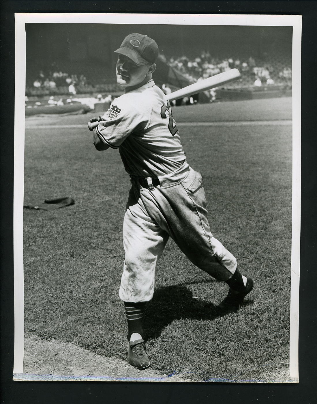 Les Fleming 1942 Cleveland News Press Photo Poster painting Indians batting pose