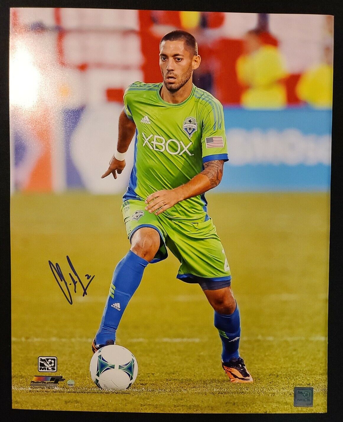 Clint Dempsey Seattle Sounders FC Autographed 16x20 Dribbling Photo Poster painting -Steiner/COA