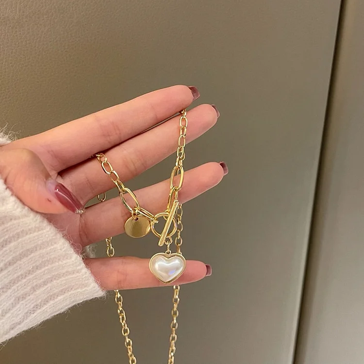 Irregular pearl necklace