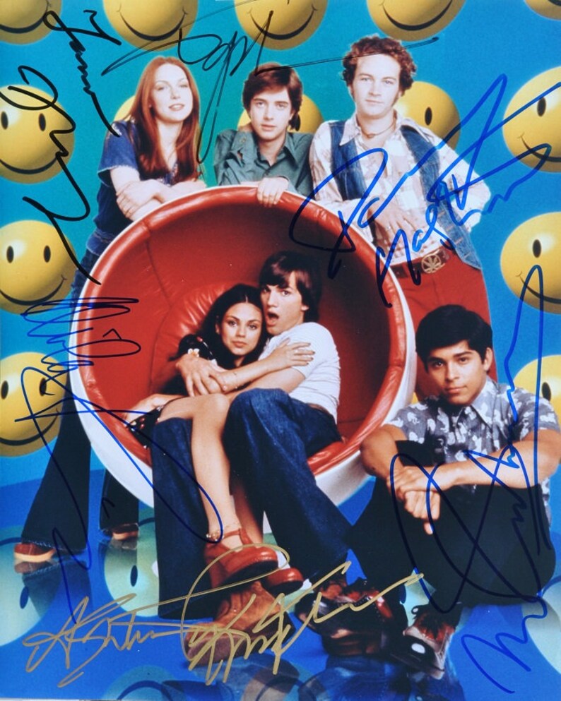 THAT SEVENTIES SHOW x6Ashton Kutcher, Wilma Valderama, Milla Kunis, Danny Masterson, Topher Grace, Laura Prepon8x10 Photo Poster painting wCoA