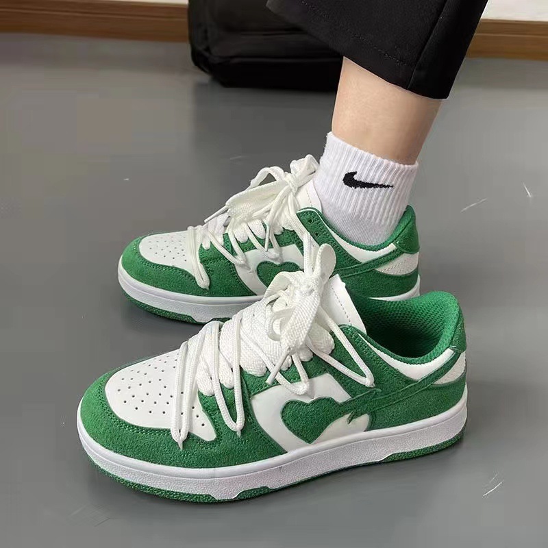 fall outfits Men Sneakers Contrasting Colors Light Flat Shoes Ladies Outdoor Luxury Men Running Shoes Heart Pattern Women 2025