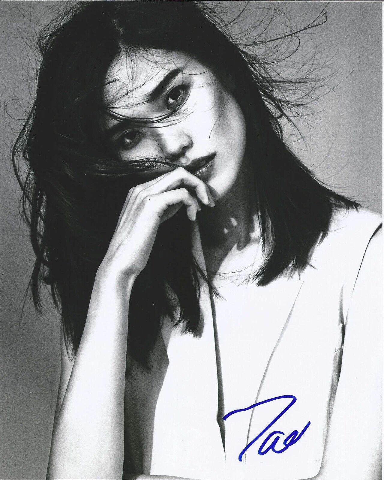 TAO OKAMOTO SIGNED 8x10 Photo Poster painting W/COA THE WOLVERINE FASHION MODEL ACTRESS