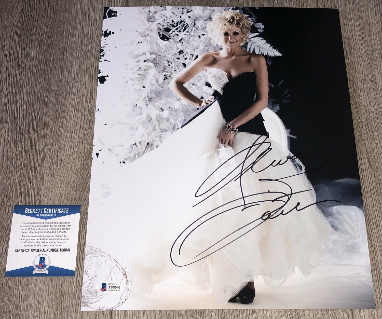 FAITH HILL SIGNED AUTOGRAPH 11x14 Photo Poster painting w/EXACT VIDEO PROOF & BECKETT BAS COA