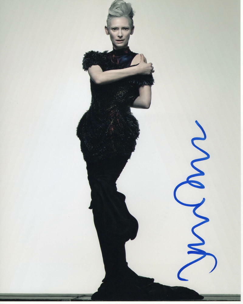 TILDA SWINTON SIGNED AUTOGRAPHED 8X10 Photo Poster painting - DOCTOR STRANGE ANCIENT ONE BEAUTY