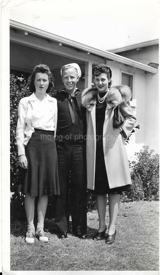 SAILOR + GIRLS Found Photo Poster painting bwOriginal Portrait VINTAGE 911 13 L