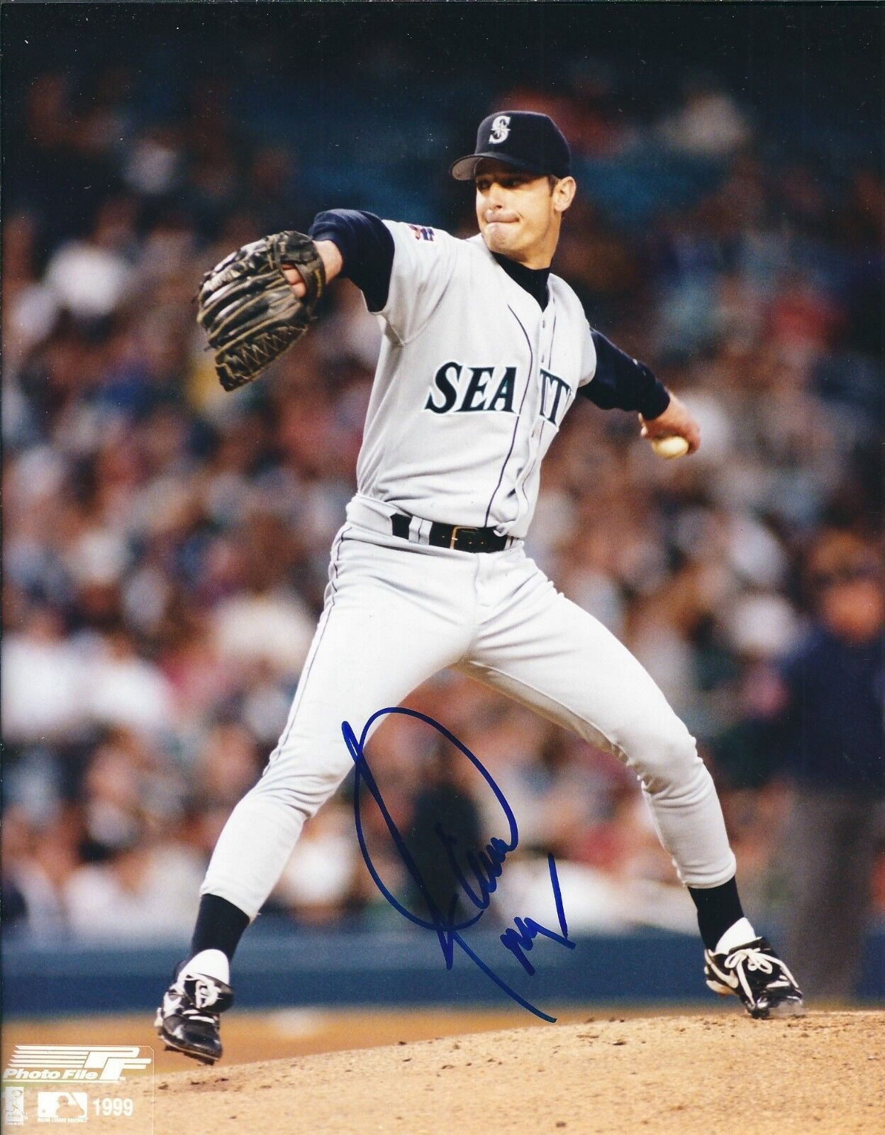 Autographed JAMIE MOYER Seattle Mariners 8x10 Photo Poster painting - w/COA