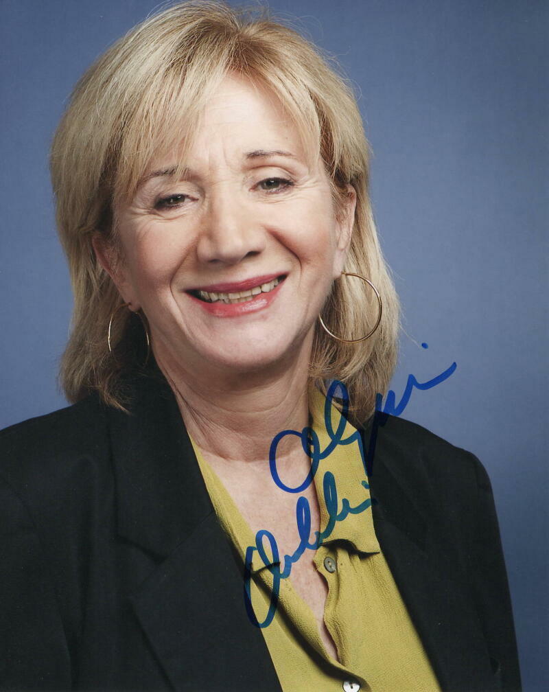 OLYMPIA DUKAKIS SIGNED AUTOGRAPH 8X10 Photo Poster painting - MOONSTRUCK, STEEL MAGNOLIAS