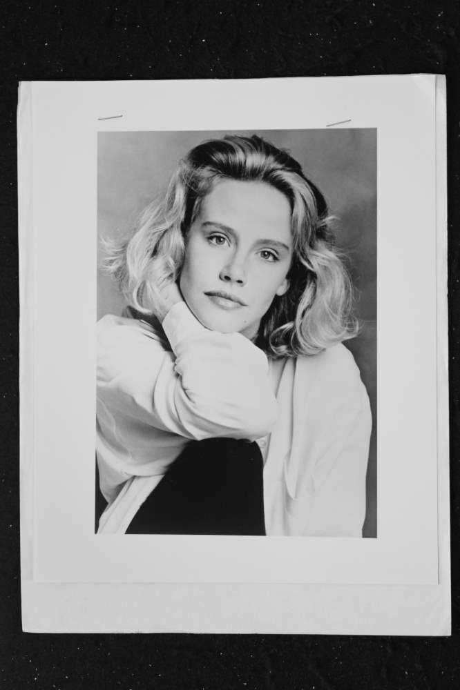 Amanda Peterson - 8x10 Headshot Photo Poster painting w/ Resume - CAN'T BUY ME LOVE