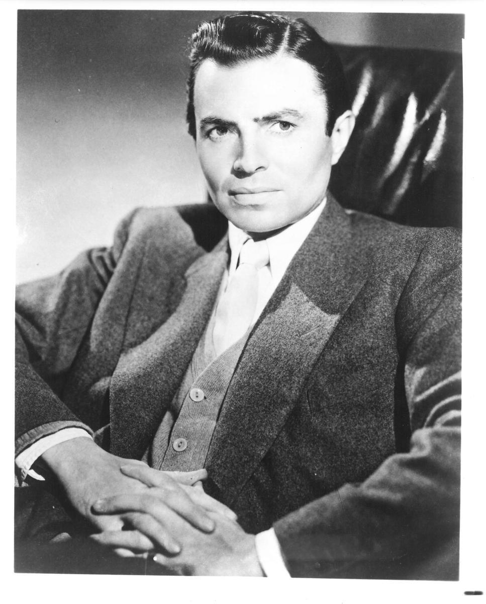 James Mason Unsigned Glossy B/W 8x10 Photo Poster painting US#359