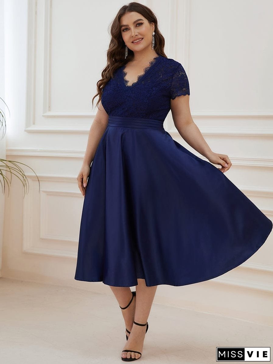 Elegant Plus Size Lace A-line Cocktail Dress with Pockets