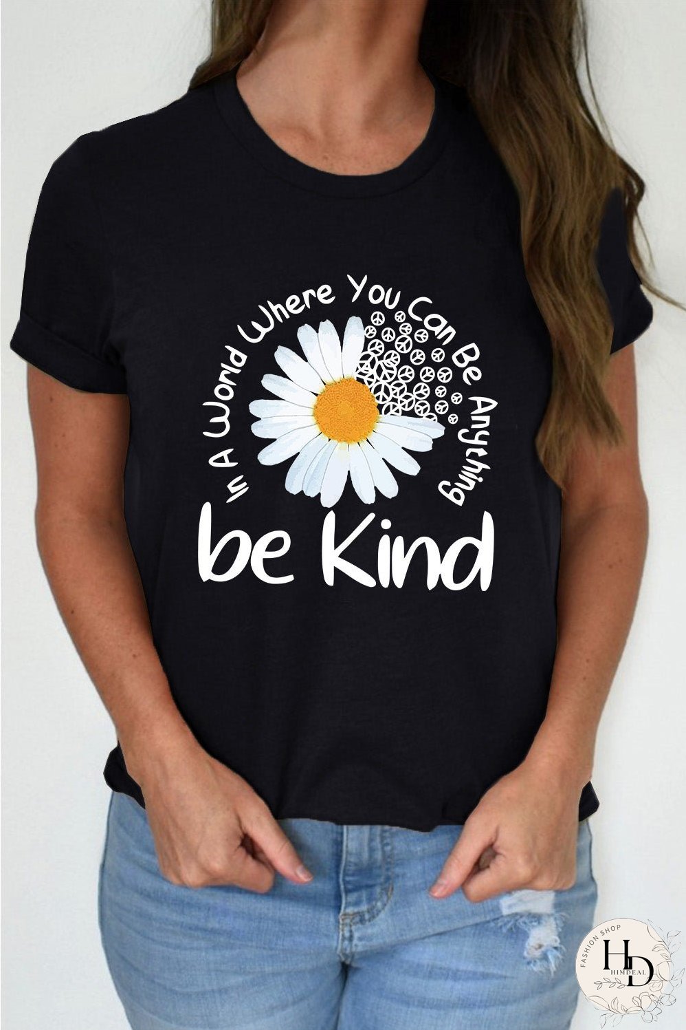 Kindness Blooms Graphic Tee with Daisy Print and Slogan Detail