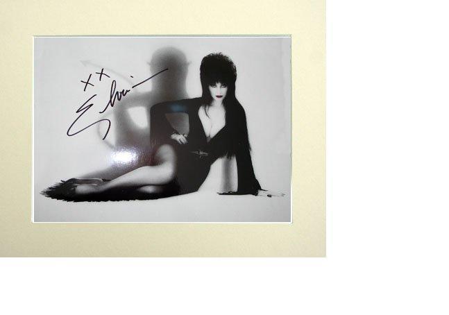 ELVIRA CASSANDRA PETERSON MISTRESS PP 10X8 MOUNTED SIGNED AUTOGRAPH Photo Poster painting PRINT