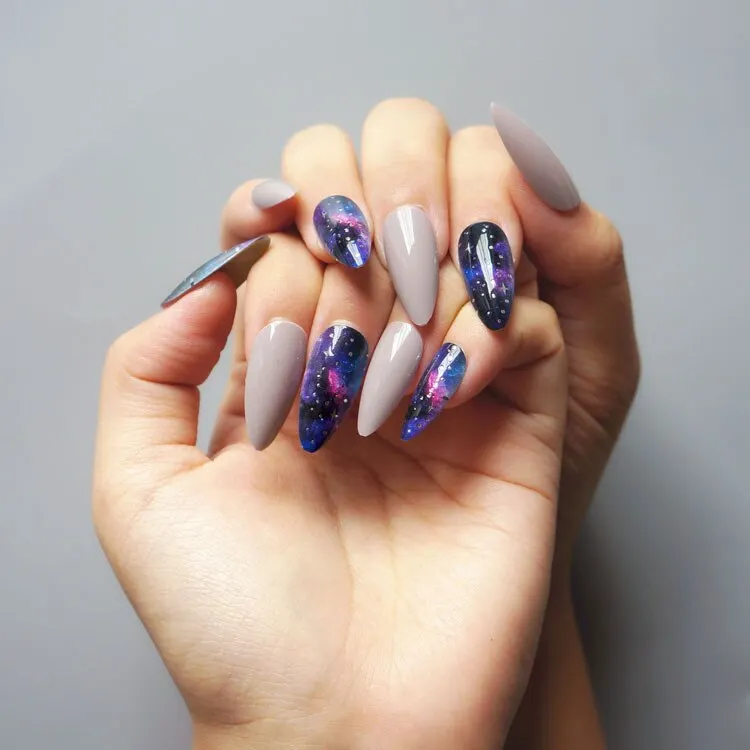 Fake Nails with Glue Metal Color False Nail Art Tips Press on Coffin Stick Designs Clear Set Full Cover Artificial Short Kiss-Nail Inspo