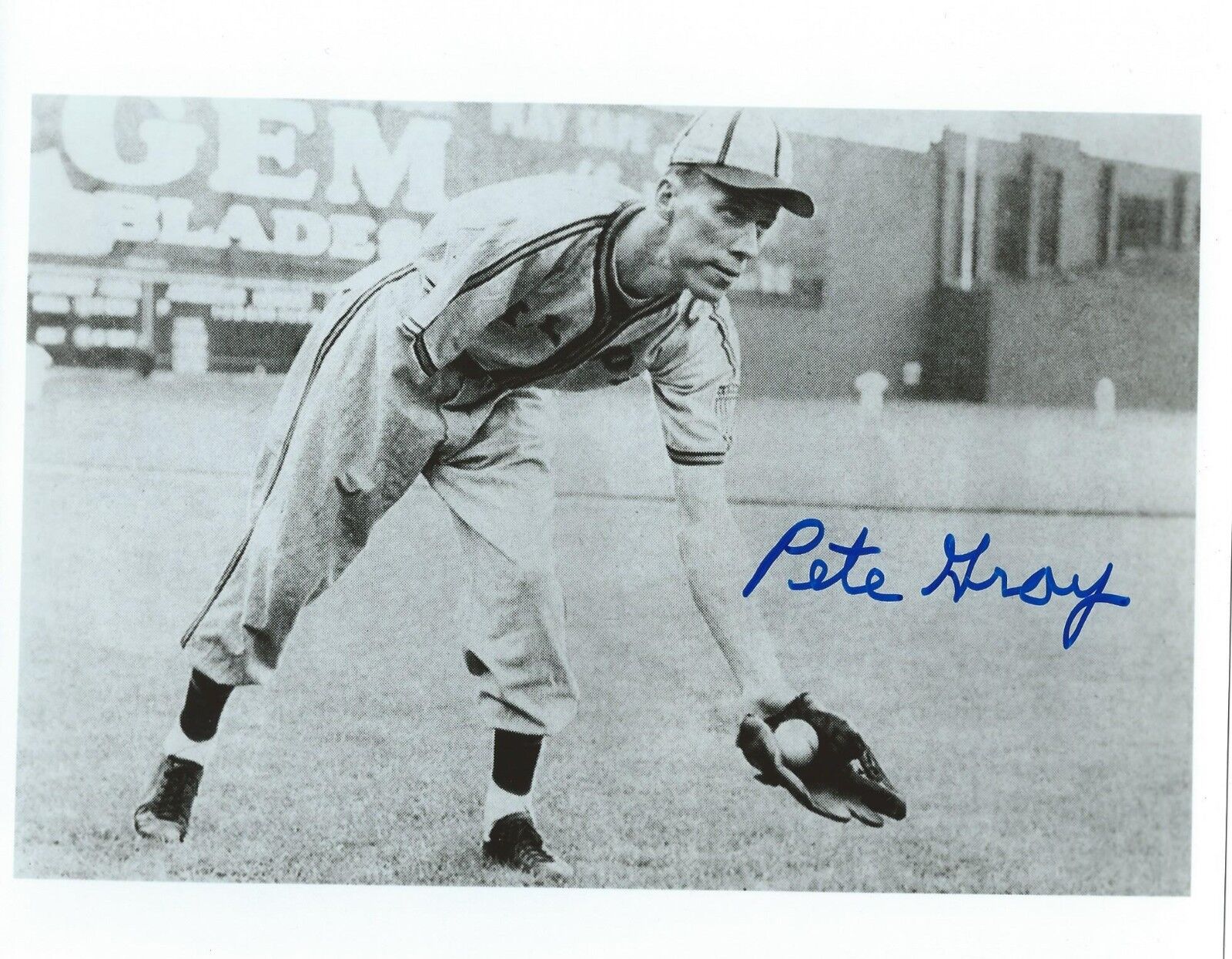 Signed 8x10 PETE GRAY St. Louis Browns Autographed Photo Poster painting - w/COA