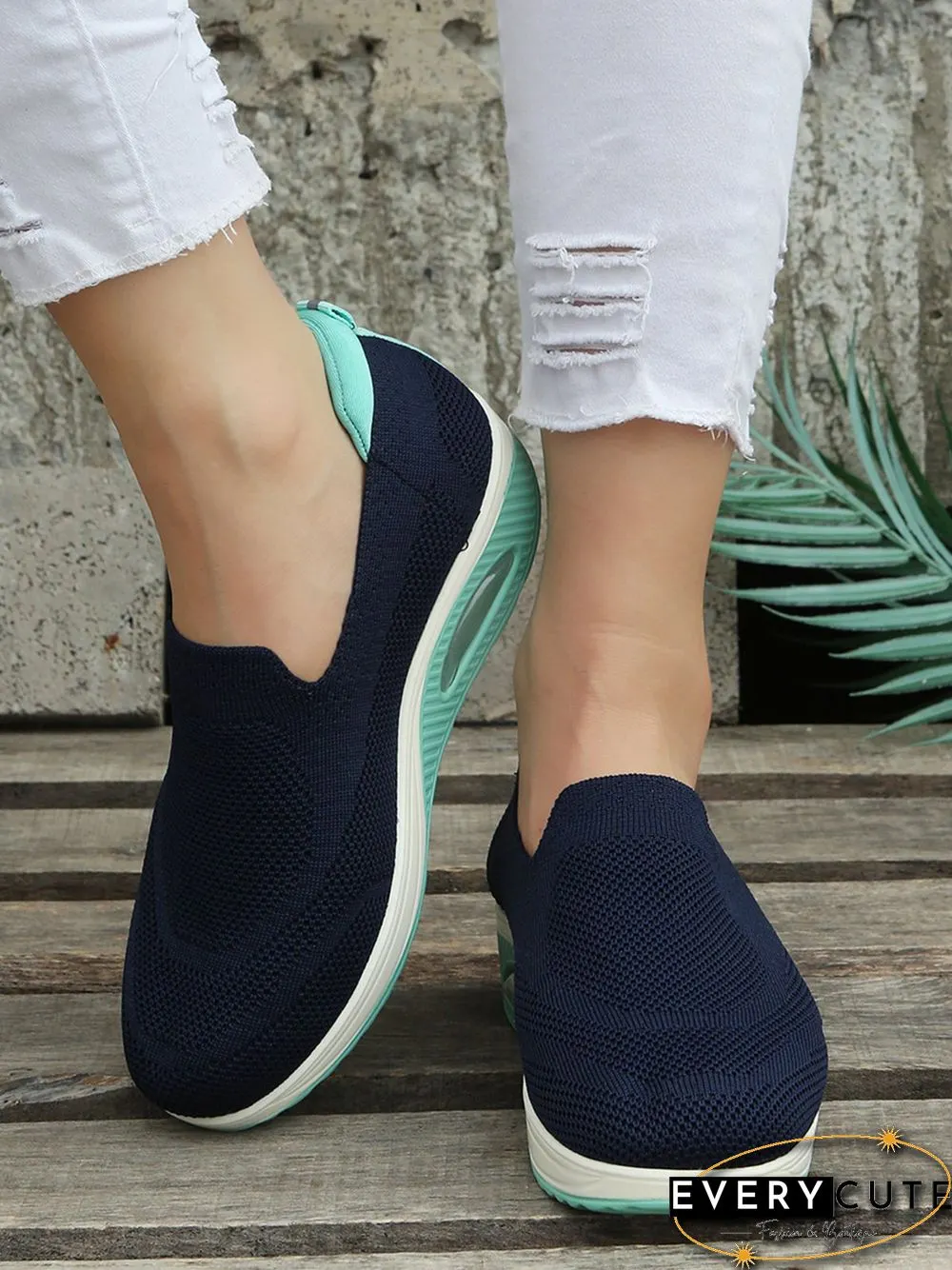 Contrasting Color Comfort Shock Absorbing Flyknit Sneakers