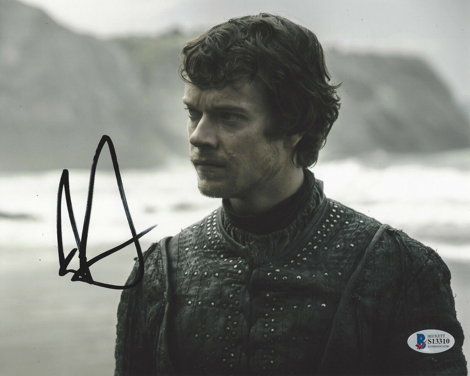 ALFIE ALLEN SIGNED AUTHENTIC GAME OF THRONES THEON 8x10 Photo Poster painting 4 BECKETT BAS COA