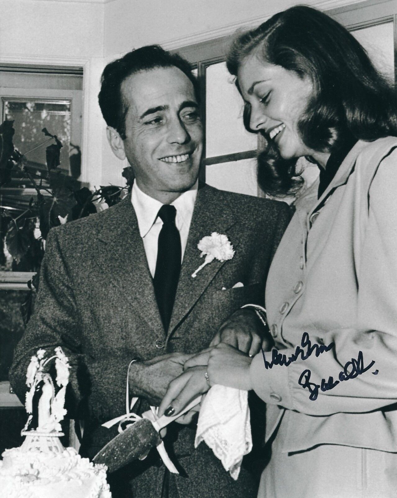 LAUREN BACALL SIGNED 8x10 WEDDING Photo Poster painting WITH HUMPHREY BOGART - UACC RD AUTOGRAPH