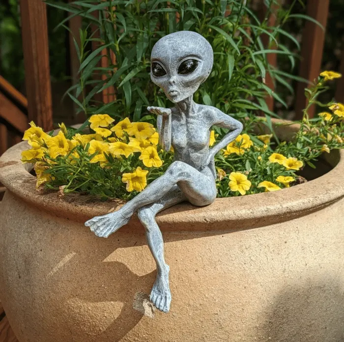 🤣2025 Funny Alien Artwork