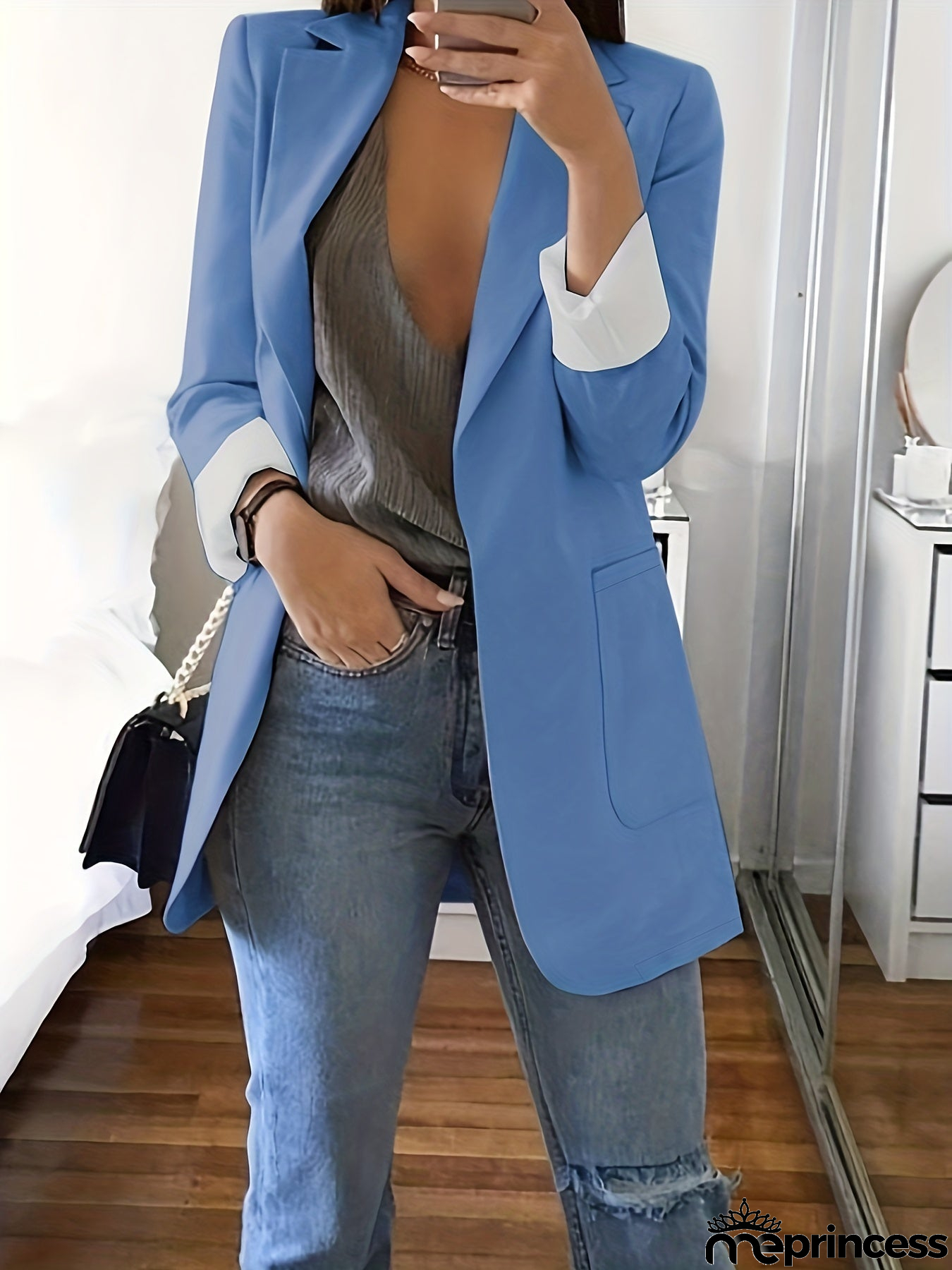 Effortless and Trendy Blazer