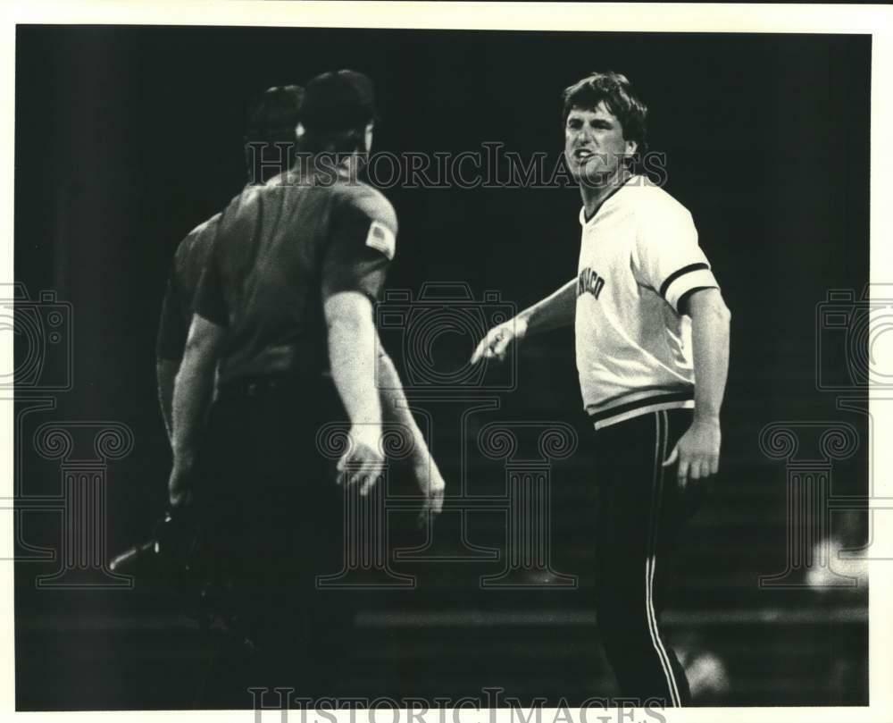 Press Photo Poster painting Conmaco baseball manager Pat O'Shea argues with umpires in a game