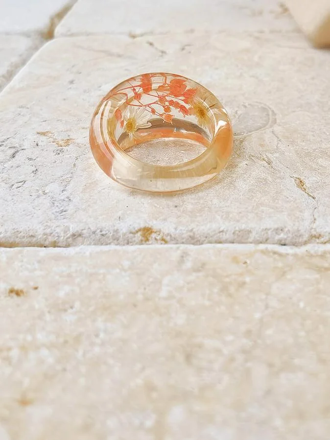 White Daisy Oval Resin Ring
