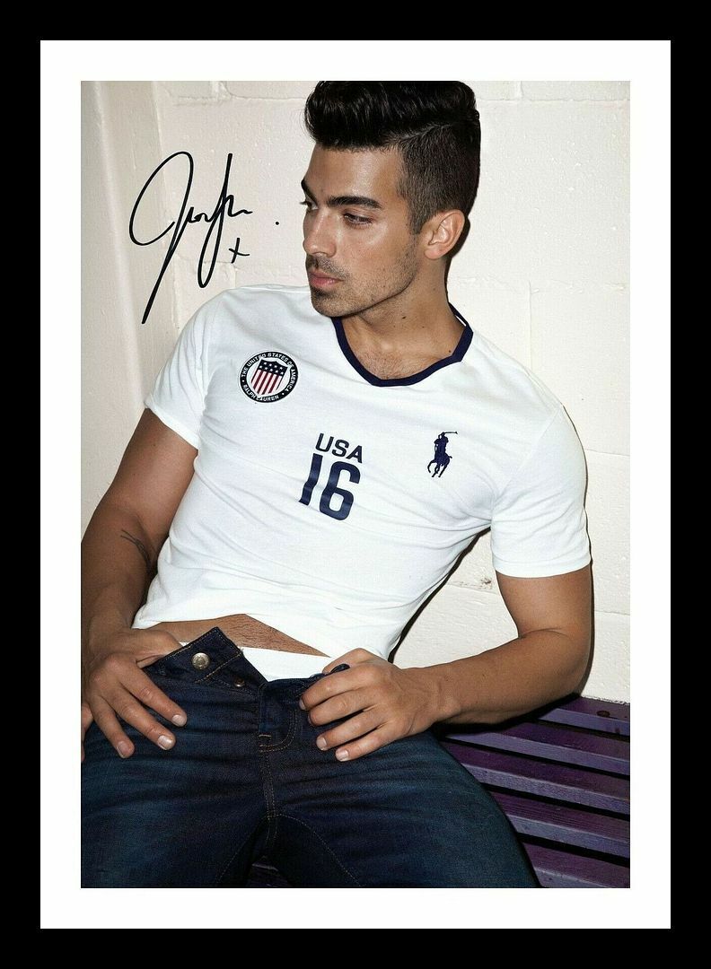 Joe Jonas Autograph Signed & Framed Photo Poster painting 1