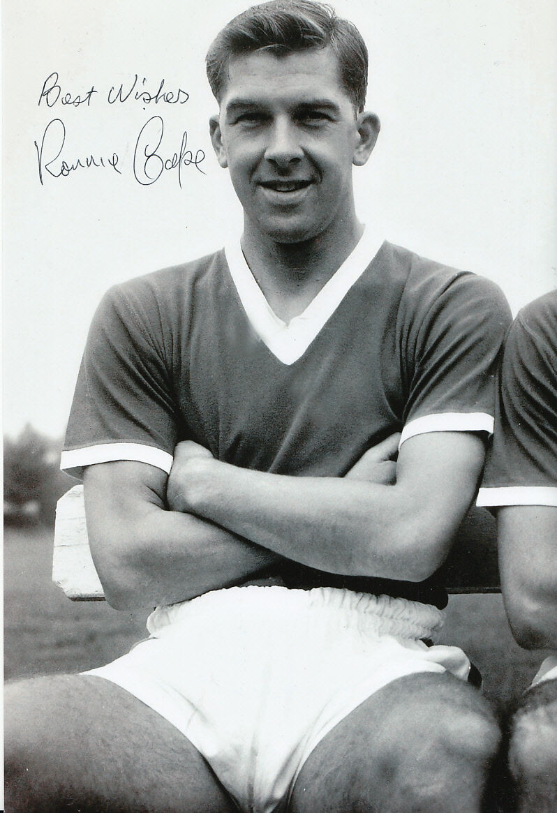 Manchester United Hand Signed Ronnie Cope Photo Poster painting 12x8.