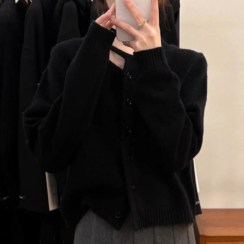 Uveng Uveng Heart Machine Women's Neckline Hollow Single Buckle Knitted Shirt 2024 New Loose Winter Small Sweater