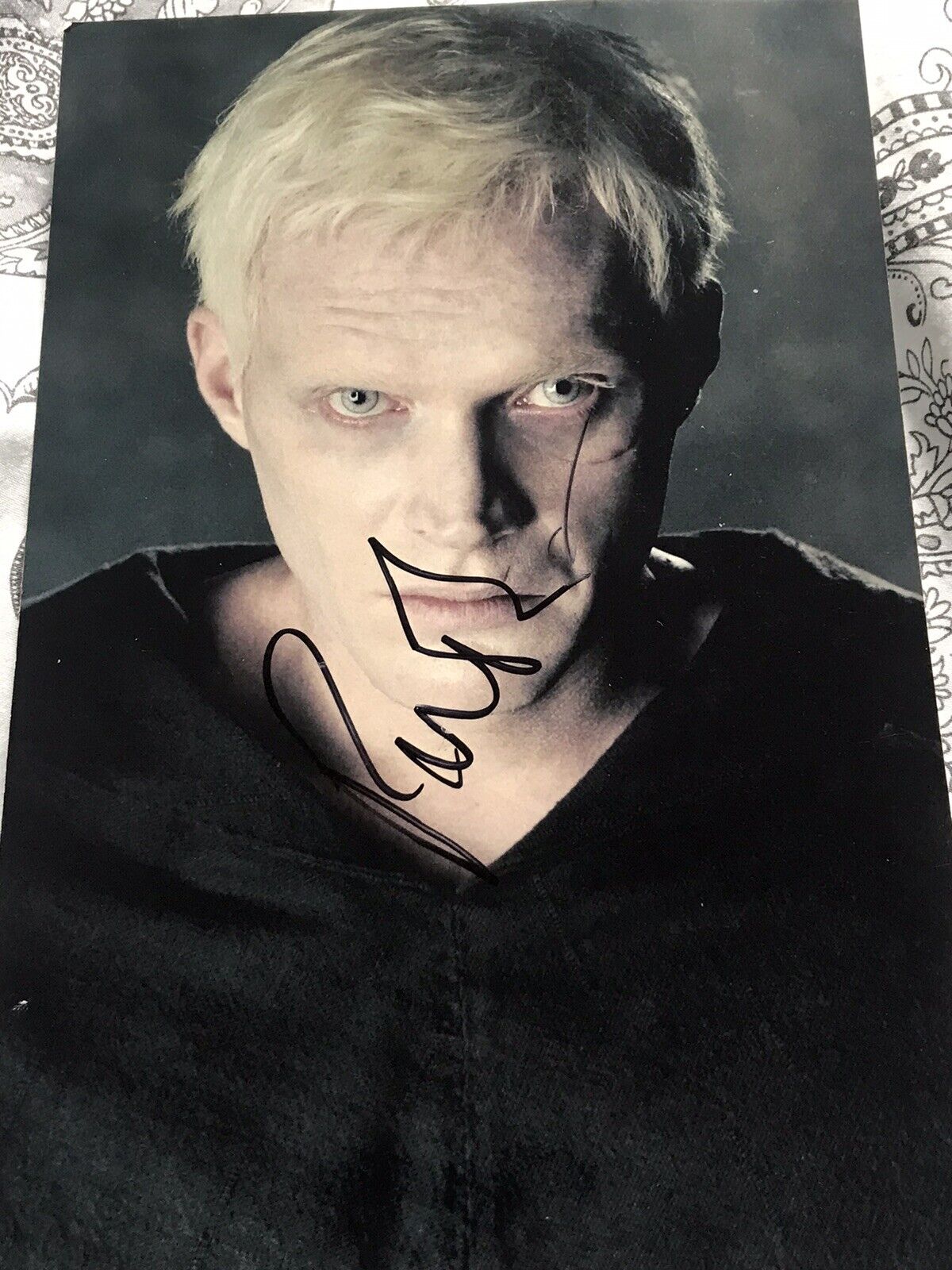 PAUL BETTANY Hand Signed 9x6 Photo Poster painting Autograph Marvel Avengers Wandavision