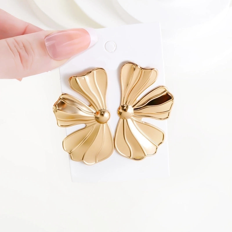 1 Pair Elegant Exaggerated Luxurious Flower Iron Gold Plated Ear Studs