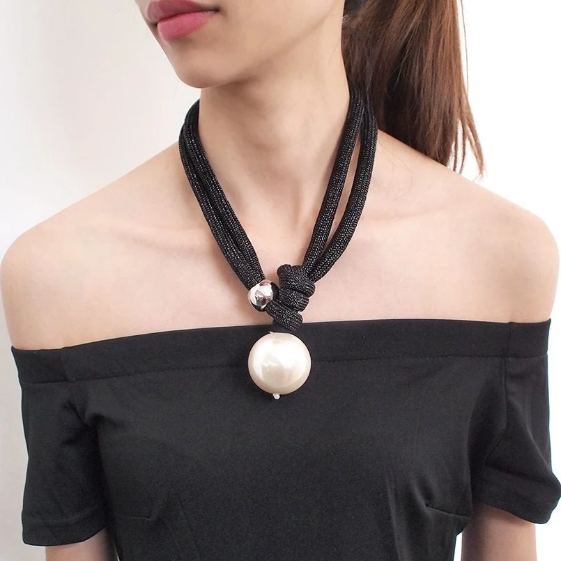 Pearl large mesh necklace