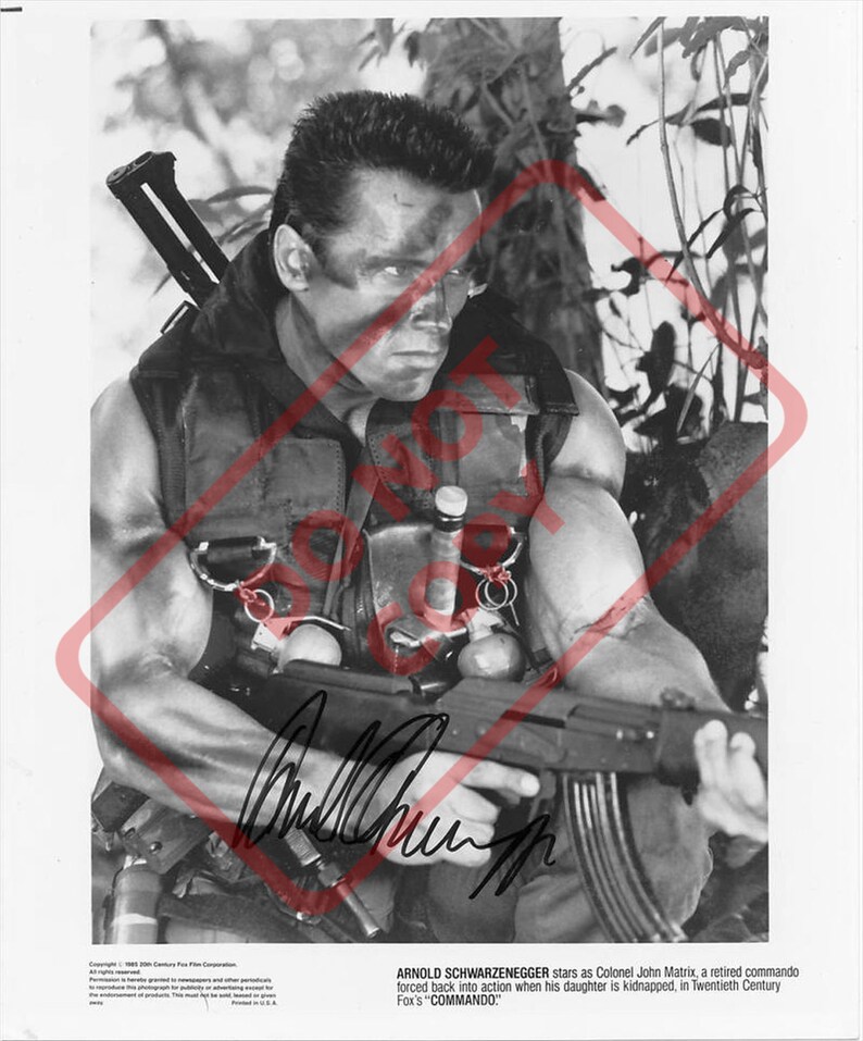 Arnold Schwarzeneggar Commando 8.5x11 Autographed Signed Reprint Photo Poster painting