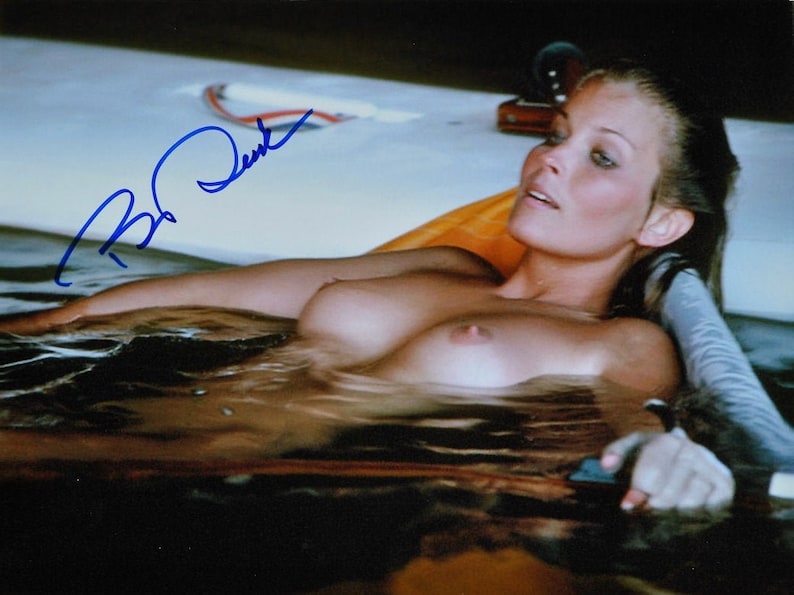 BO DEREK SIGNED 8X10 Photo Poster painting 10 Dudley Moore, Julie Andrews, John Derek wcoa