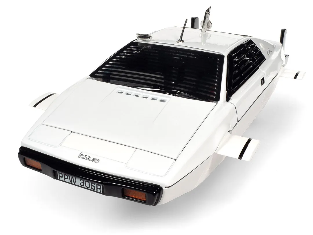 James Bond 1971 Lotus Espirit Series 1 (The Spy Who Loved Me) 1:18 Scale
