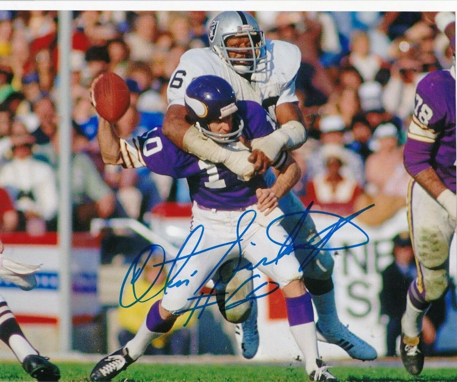 OTIS SISTRUNK OAKLAND RAIDERS ACTION SIGNED 8x10