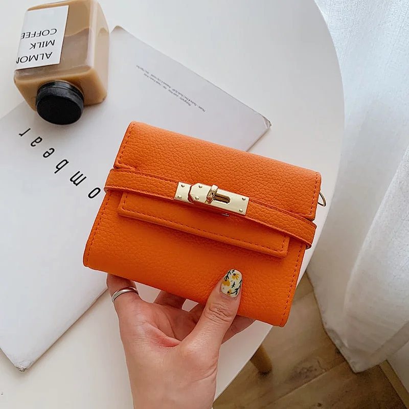 էѧӧܧ 2021 New Lady Wallets Name Metal Lock PU Leather Short Card Holder Chain Girl Purse High Quality Brand Women wallet