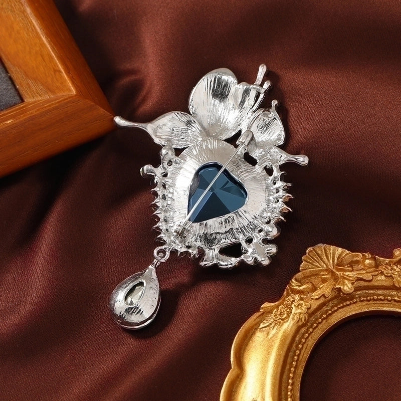 Retro Pin Heart Shape Alloy Rhinestone Women’s Brooches