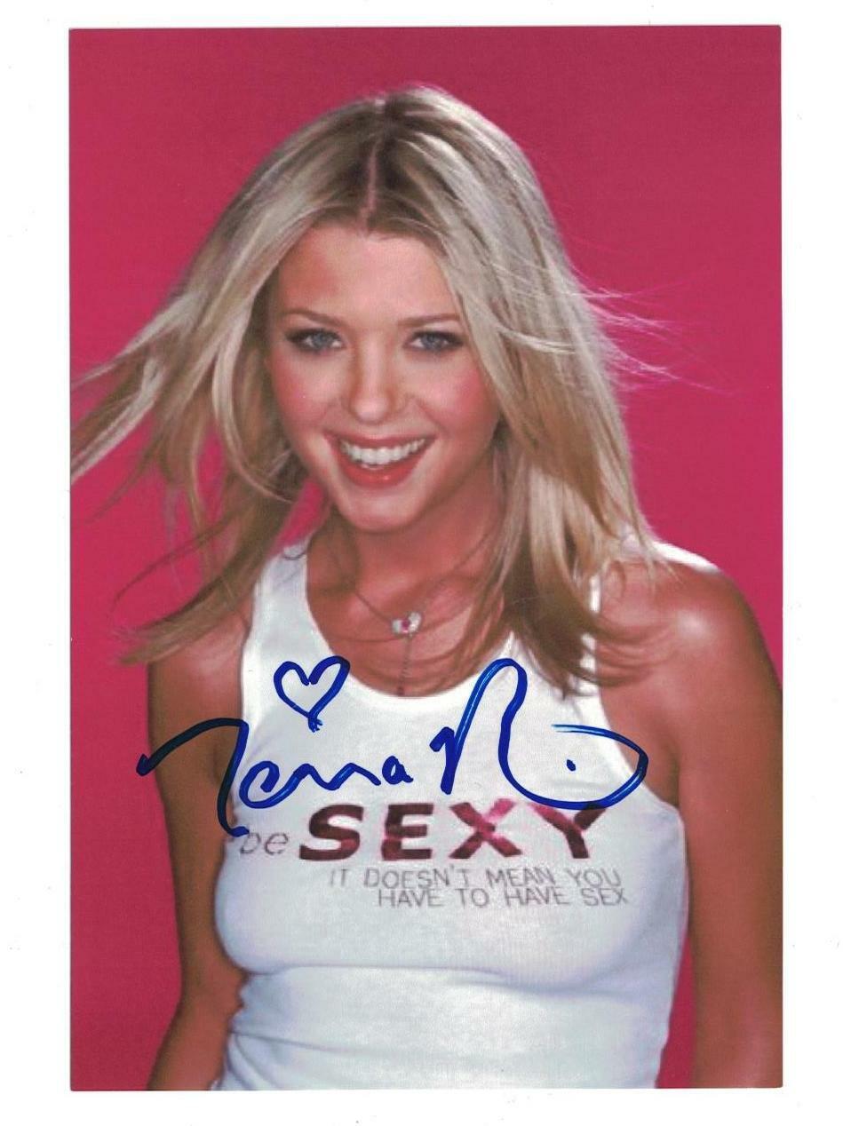 Tara Reid Signed Autographed 4 x 6 Photo Poster painting Actress American Pie Sexy C