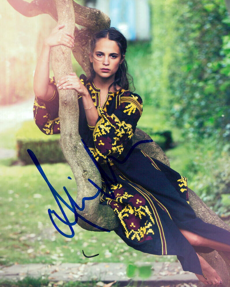 Alicia Vikander signed 8x10 Photo Poster painting