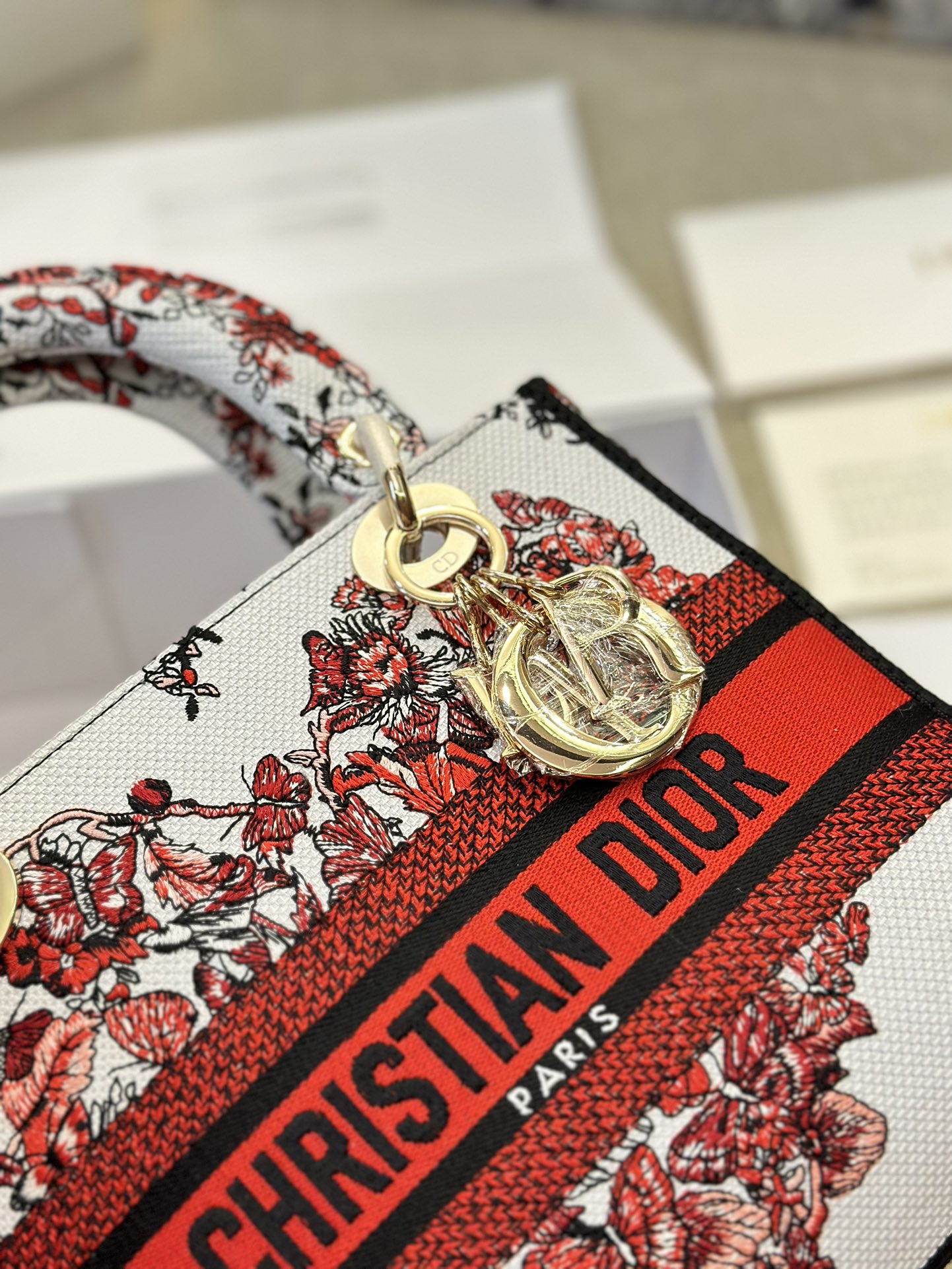 B92e7e4f30abc6b9d6b0998f28edd1b3