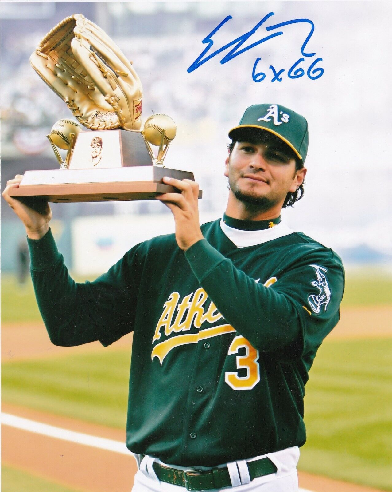 ERIC CHAVEZ OAKLAND A'S 6 X GOLD GLOVE ACTION SIGNED 8x10