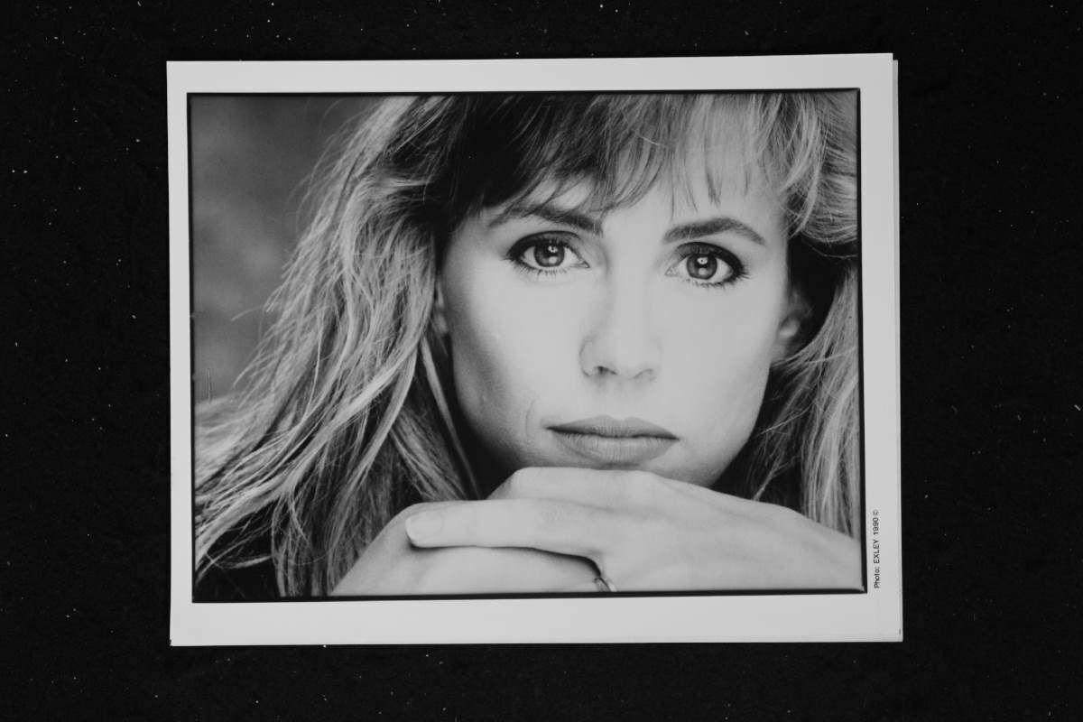 Bess Armstrong - 8x10 Headshot Photo Poster painting w/ Resume - MY SO CALLED LIFE