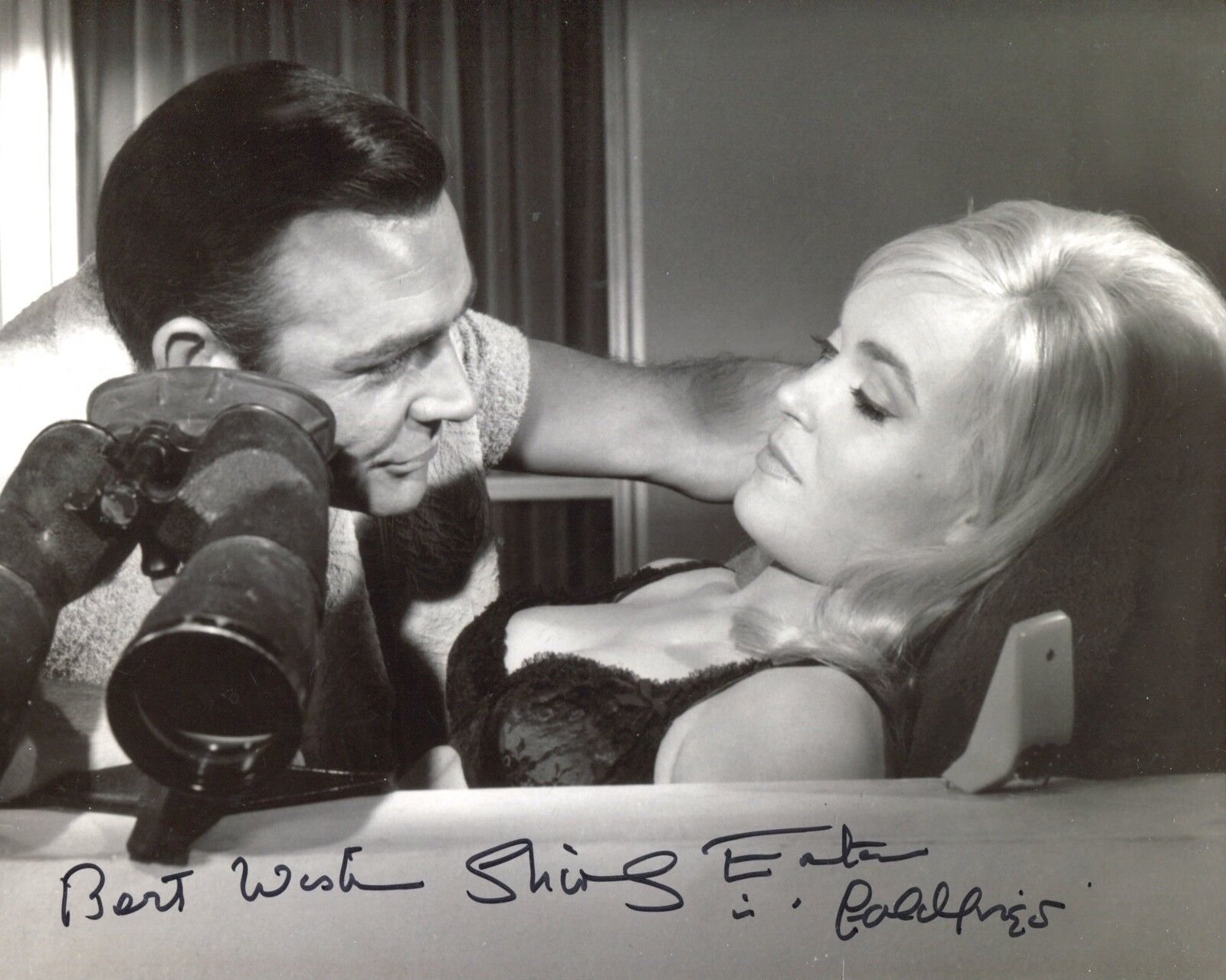 Bond girl Shirley Eaton signed Goldfinger 8x10 Photo Poster painting - with PROOF!