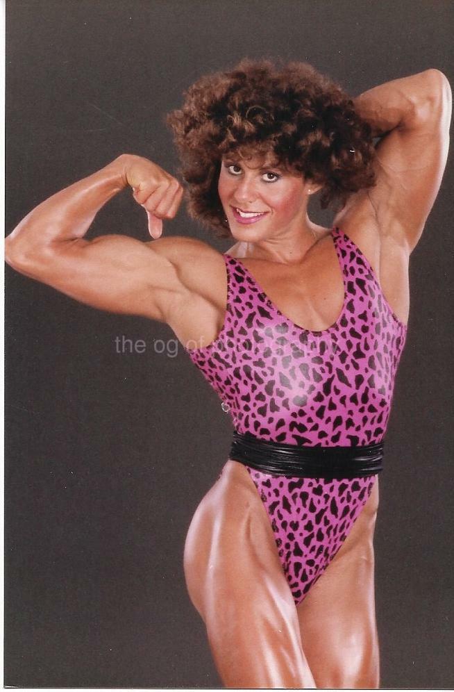 MUSCLE GIRL 80's 90's FOUND Photo Poster painting Color FEMALE BODYBUILDER Original EN 110 18 J