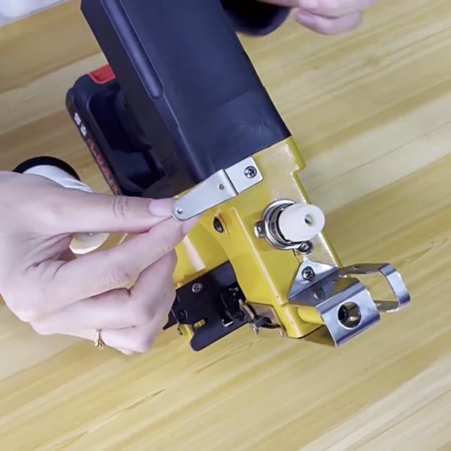 آلة تغليف بطاريات الليثيوم عديمة الفرشات