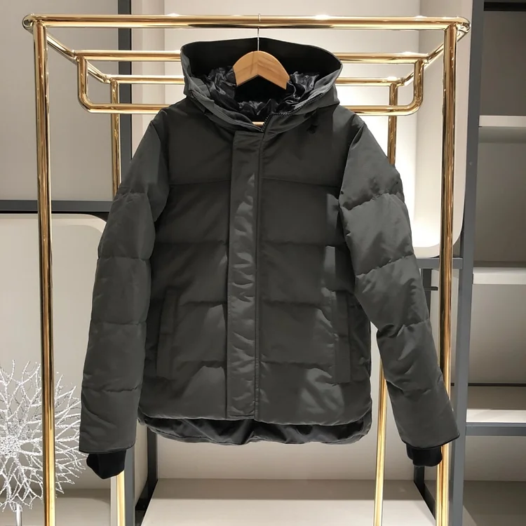 Classic warm and thickened down jacket