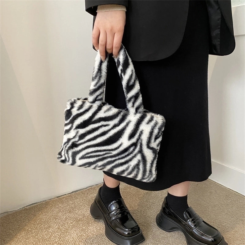 Women’s Medium Plush Color Block Streetwear Square Magnetic Buckle Handbag