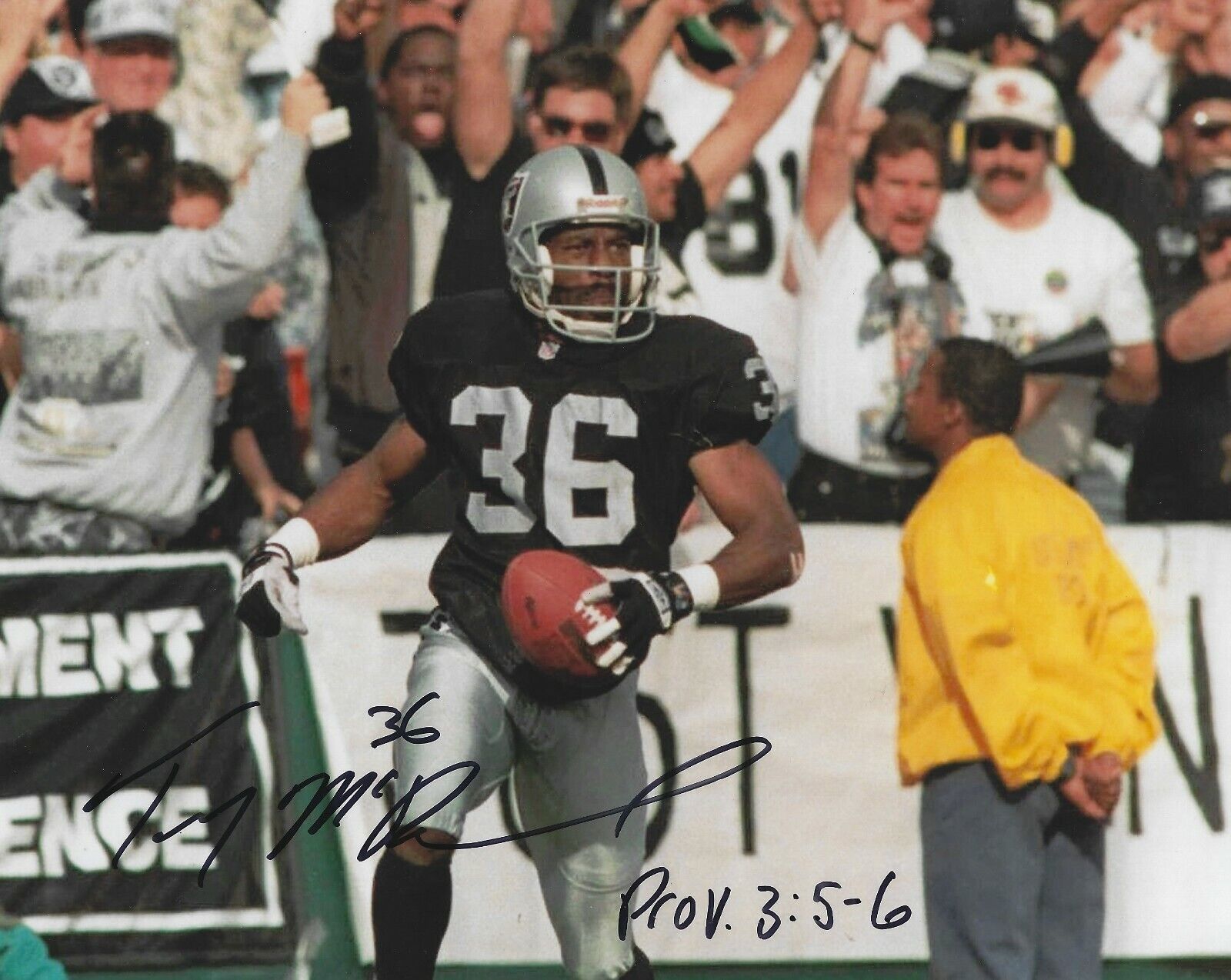 Autographed TERRY MCDANIEL Oakland Raiders 8x10 Photo Poster painting - COA